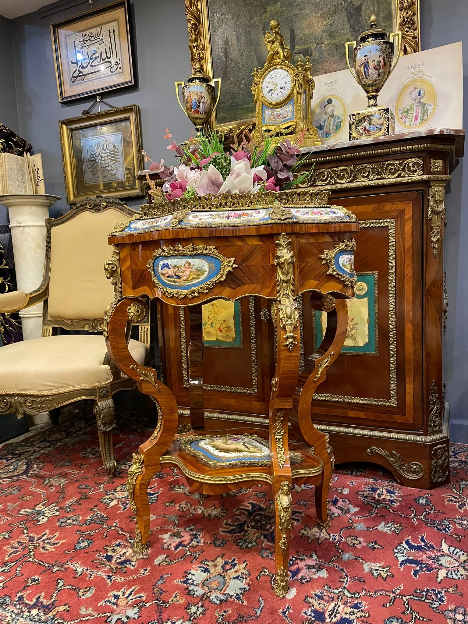 Sevres Porselenli Çiçeklik